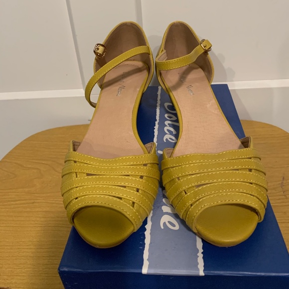 Mid-Height Delights Peep Toe Heel - Picture 4 of 8